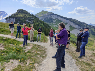 SP-Gruppe «Bergkantone» im geschützten natürlichen Alpengarten auf der Ebenalp	Bild: SP AI
